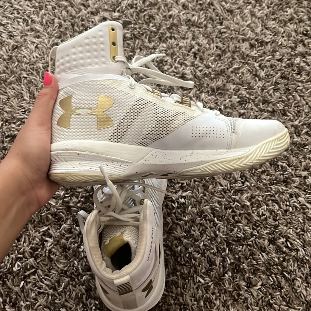 Under Armour Women's Highlight Ace Volleyball Shoe